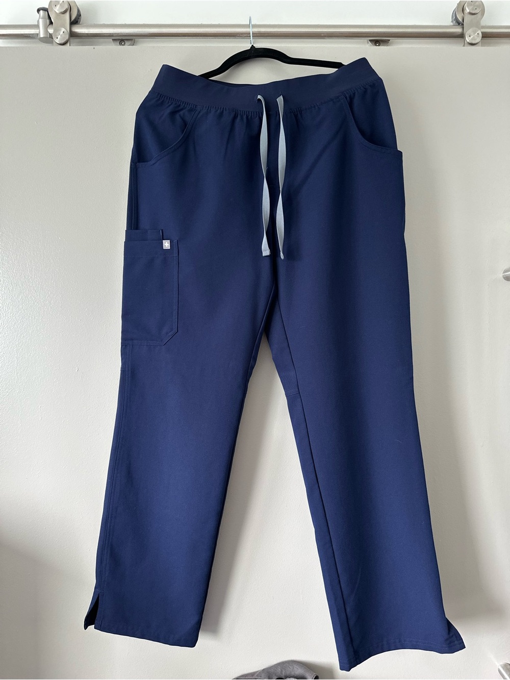 FIGS KADE women’s scrub pants navy.